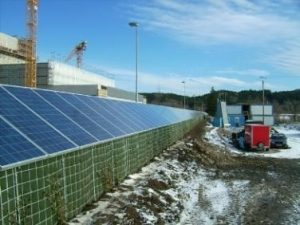 Ökologische Schallschutzwand kombiniert mit Photovoltaik